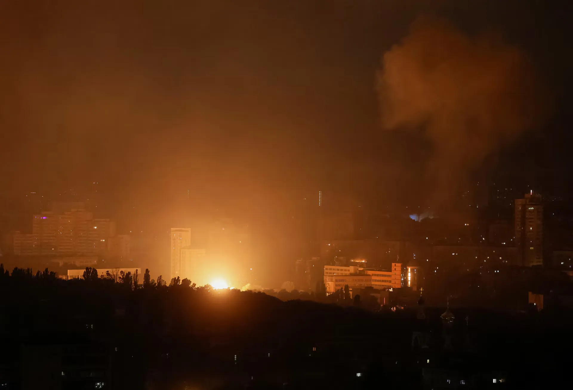 Російські удари по Києву: загинули шестеро, серед них дитина, десятки поранених